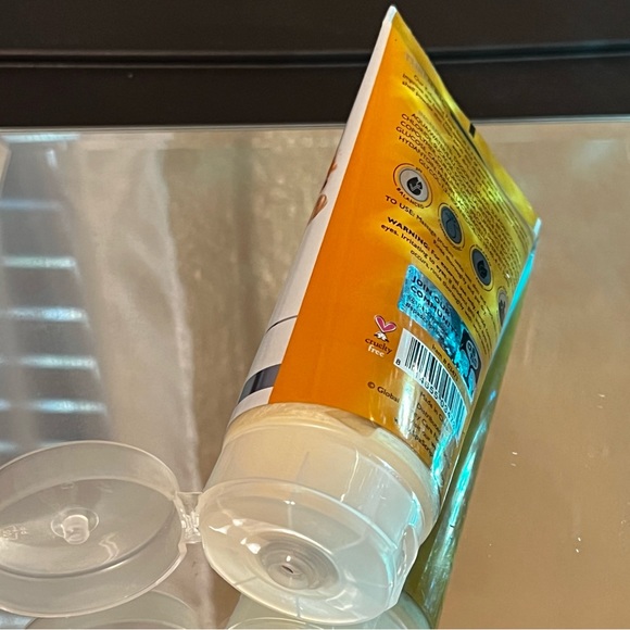 Spa Scriptions Tumeric Exfoliating Facial Scrub CLEAN AND UNCLOGS PORES new 5 oz - Picture 3 of 7